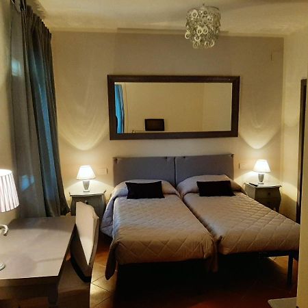 B&B Principe Calaf 3 Lucca Bagian luar foto