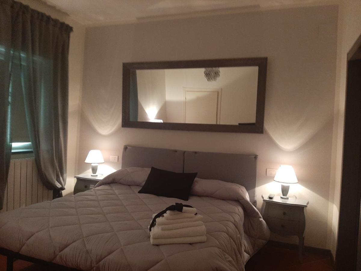 B&B Principe Calaf 3 Lucca Bagian luar foto