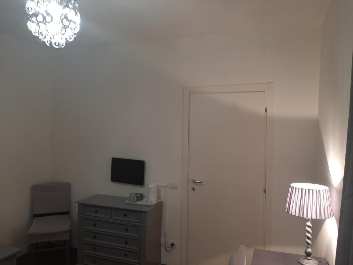 B&B Principe Calaf 3 Lucca Bagian luar foto