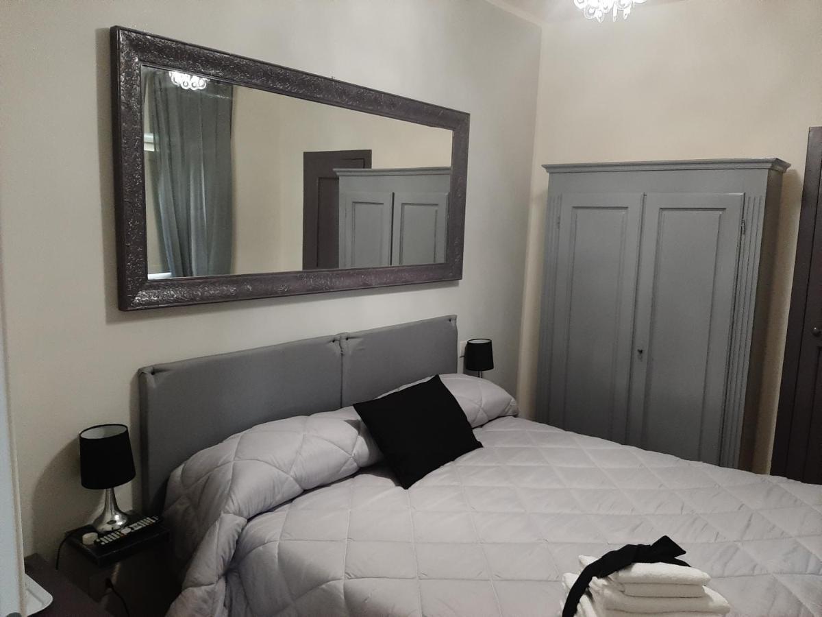 B&B Principe Calaf 3 Lucca Bagian luar foto