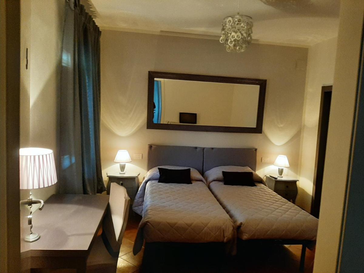 B&B Principe Calaf 3 Lucca Bagian luar foto