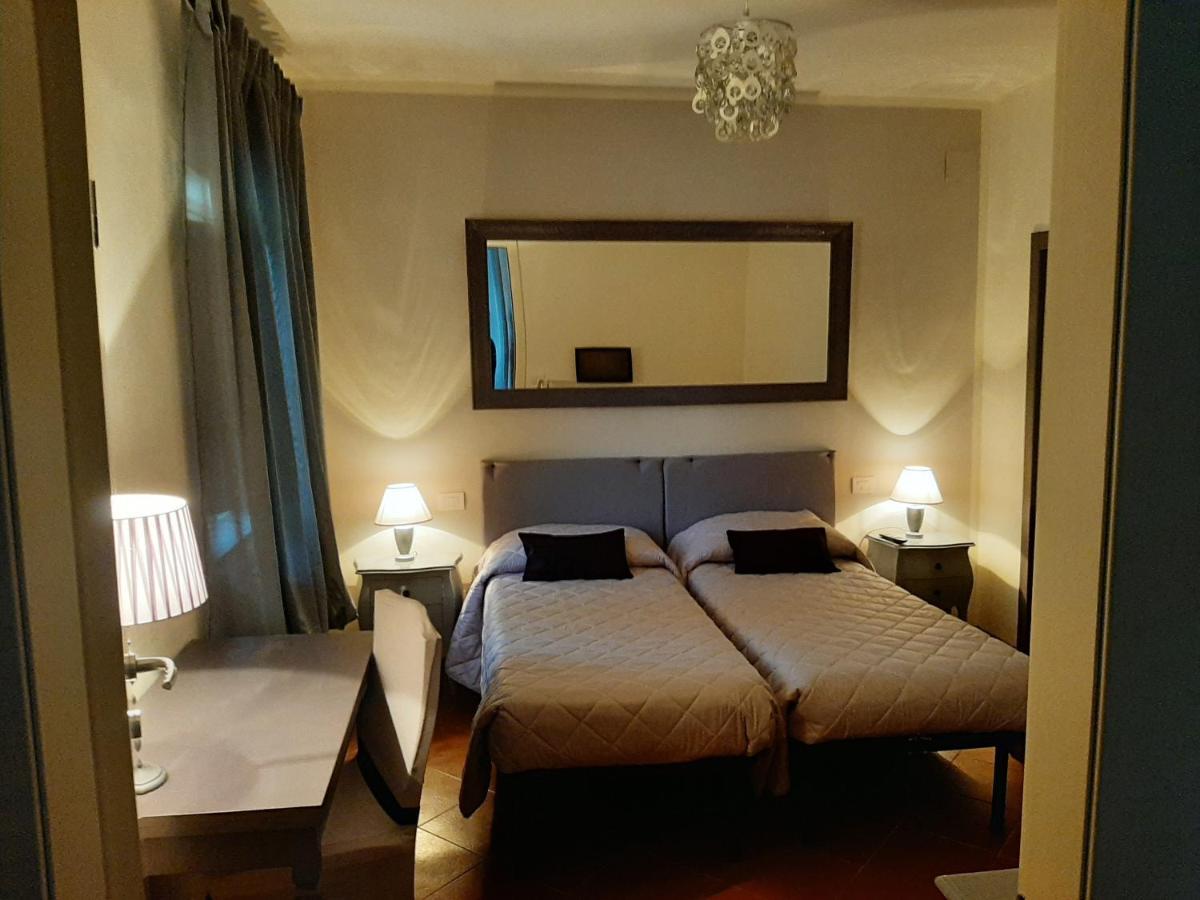 B&B Principe Calaf 3 Lucca Bagian luar foto