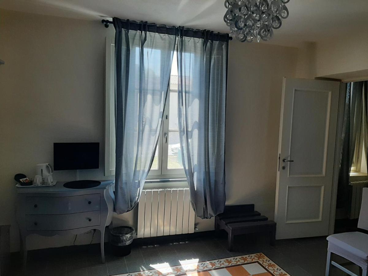 B&B Principe Calaf 3 Lucca Bagian luar foto