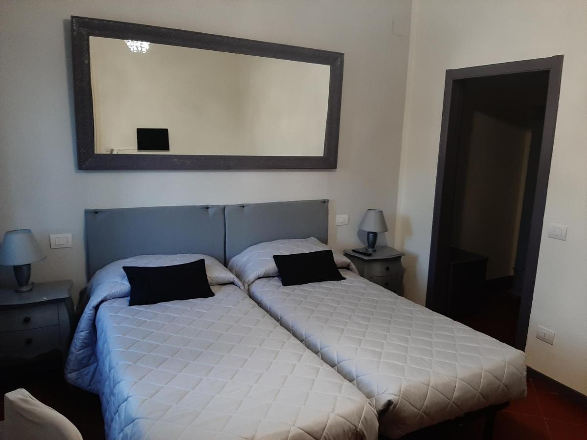 B&B Principe Calaf 3 Lucca Bagian luar foto